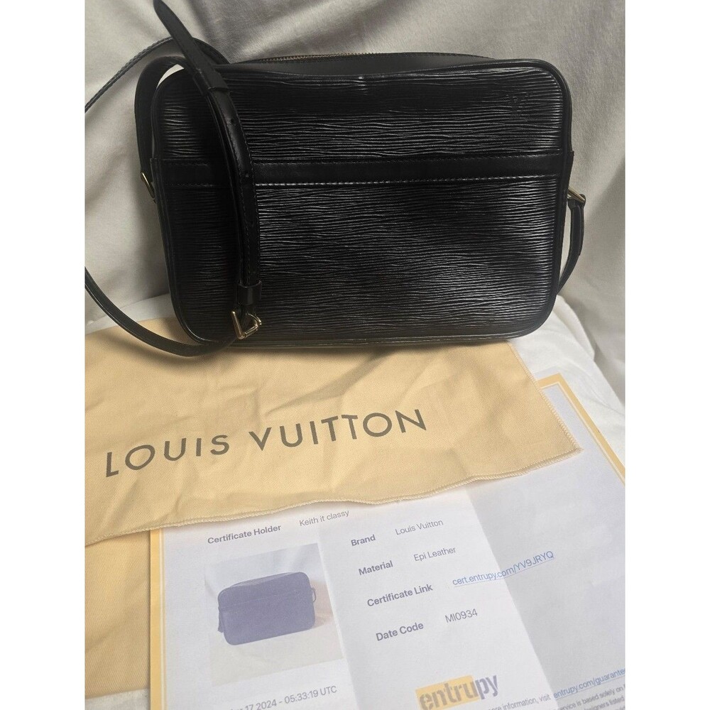 Louis Vuitton Trocadero 27 Black Epi Leather Crossbody Bag Entrupy Authenticated